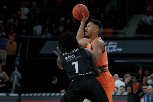 表现得无懈 表现得无懈