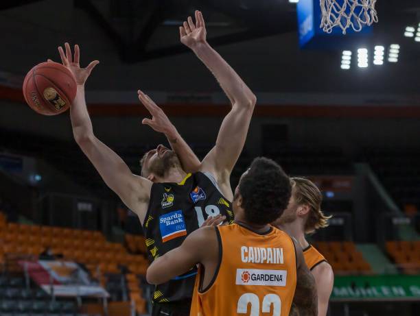 与其他豪门 与其他豪门